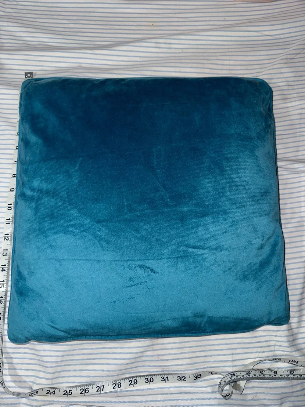 Plush Teal Velvet Accent Pillow - Luxurious Throw Cushion